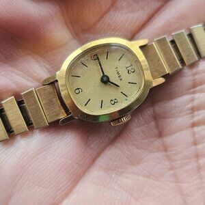 Vintage Hand Winding Wristwatch Timex Analog Manual Gold Tone Watch
